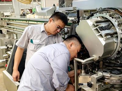 安徽中烟蚌埠卷烟厂卷接包车间开展雪茄烟设备专项检修工作